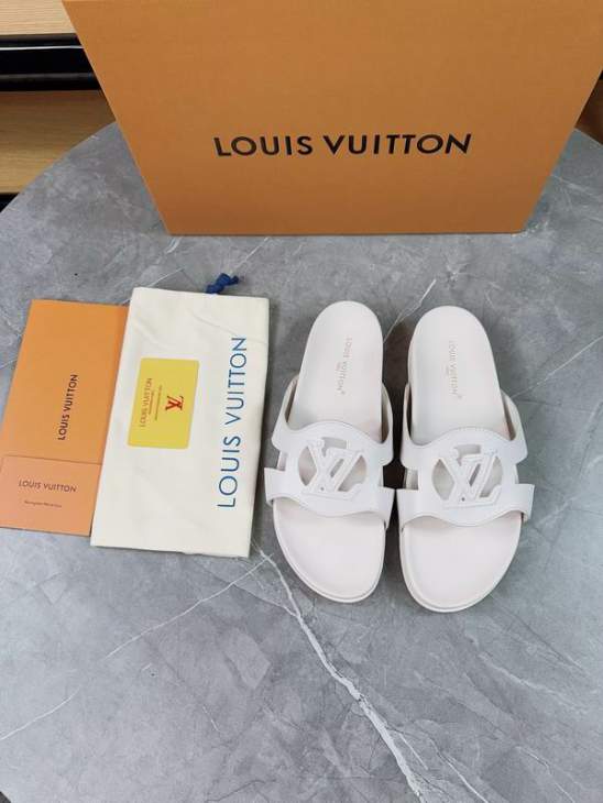 Picture of Louis Vuitton Slippers _SKULVsz35-46hnh03031214